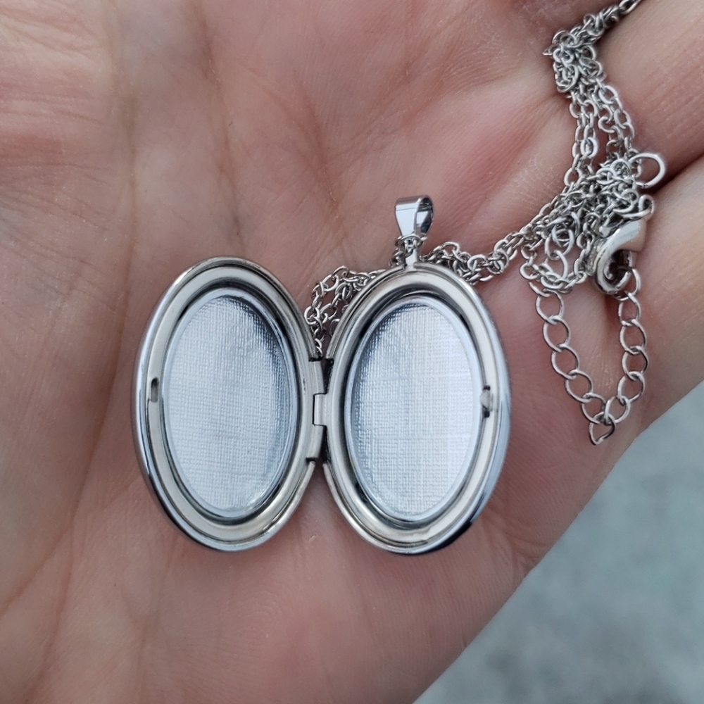 beautiful 925 locket engraved Victoria - Picture 3 of 3